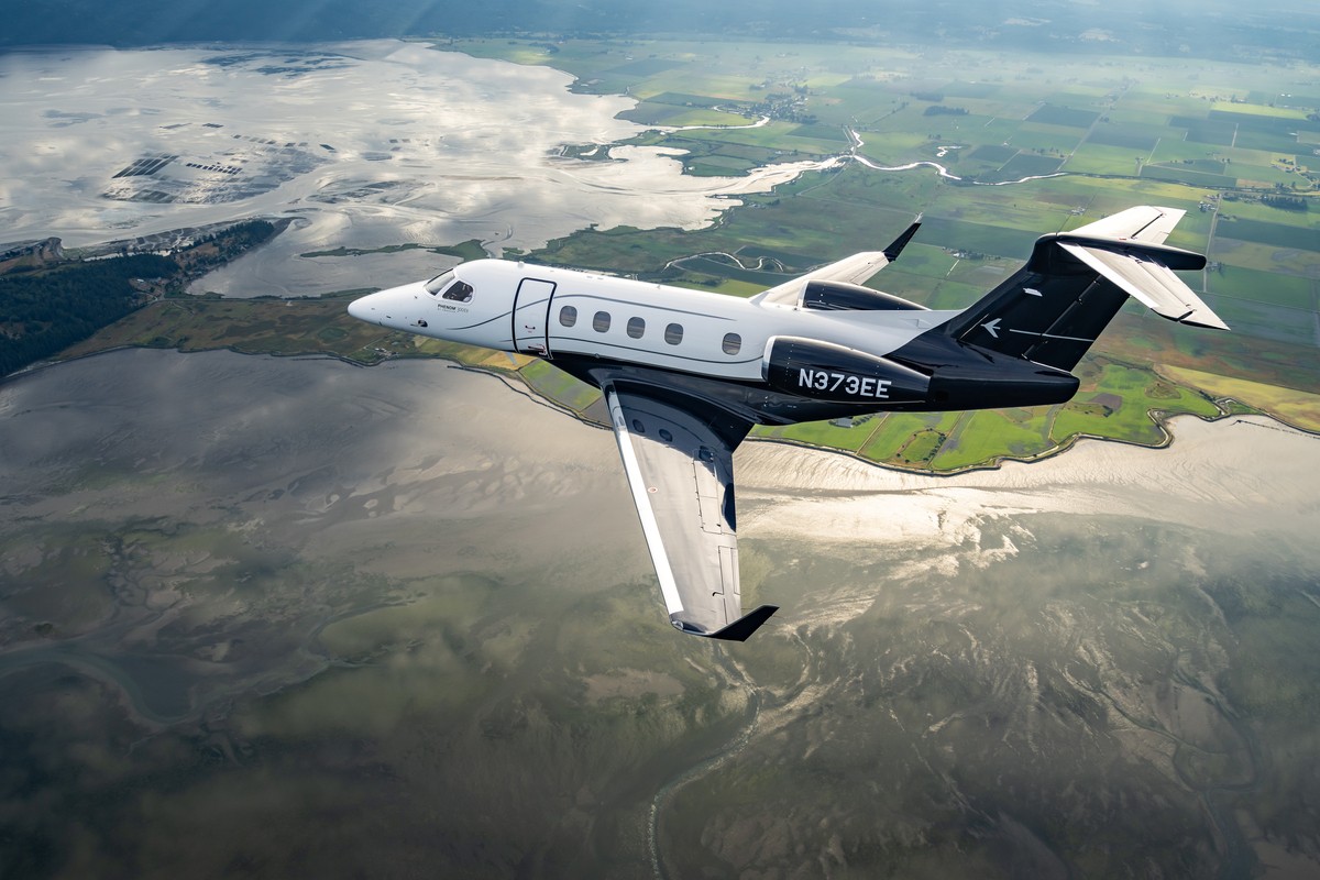 Embraer vive momento estratégico para expandir mercado frente a Airbus e Boeing