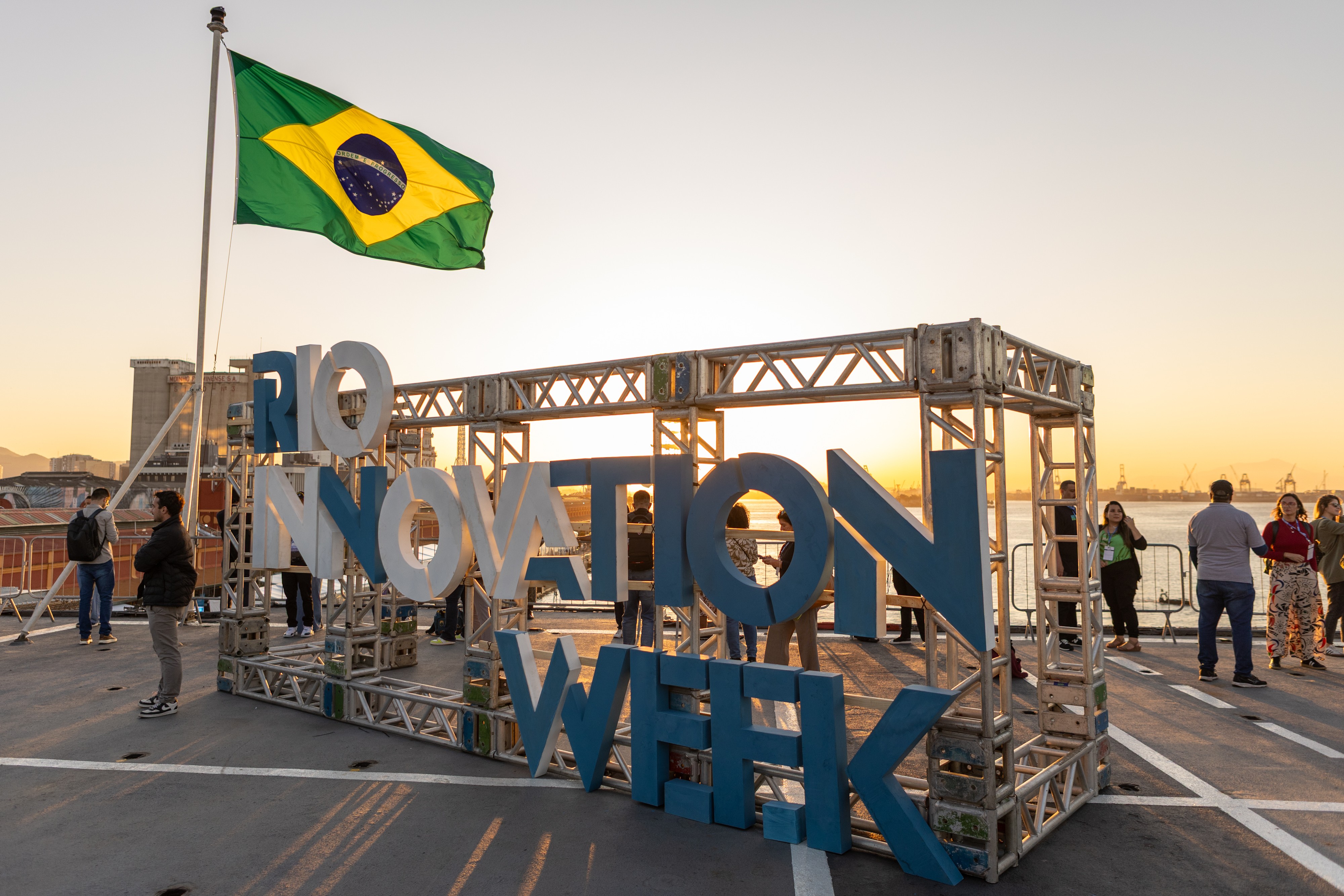 Rio Innovation Week 2026 promove debates sobre IA e robótica no Píer Mauá