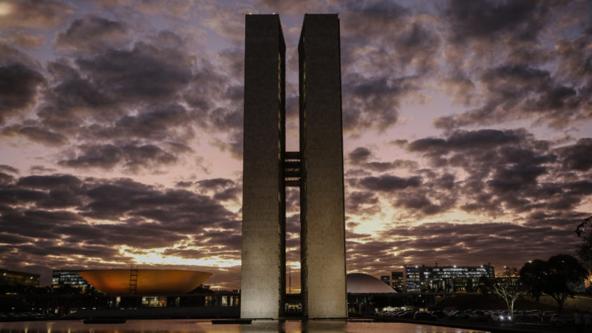 Riscos fiscais chegam a 37,9% do PIB, com processos judiciais liderando o impacto