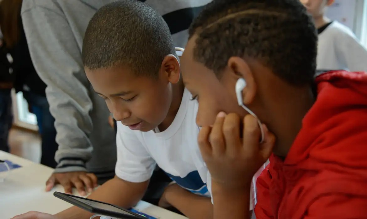 Rio Grande do Norte proíbe celulares em escolas estaduais sem dificuldades de adaptação