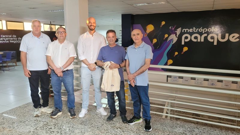 Rogério Marinho conhece novo centro de Inteligência Artificial que promete impulsionar inovação no RN