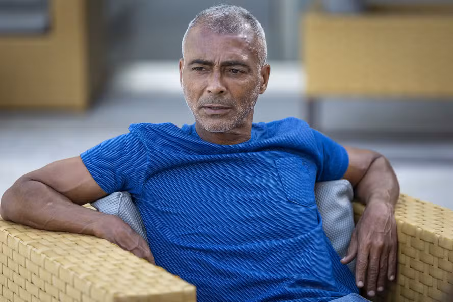 Romário compara política ao futebol: "Jogo coletivo"