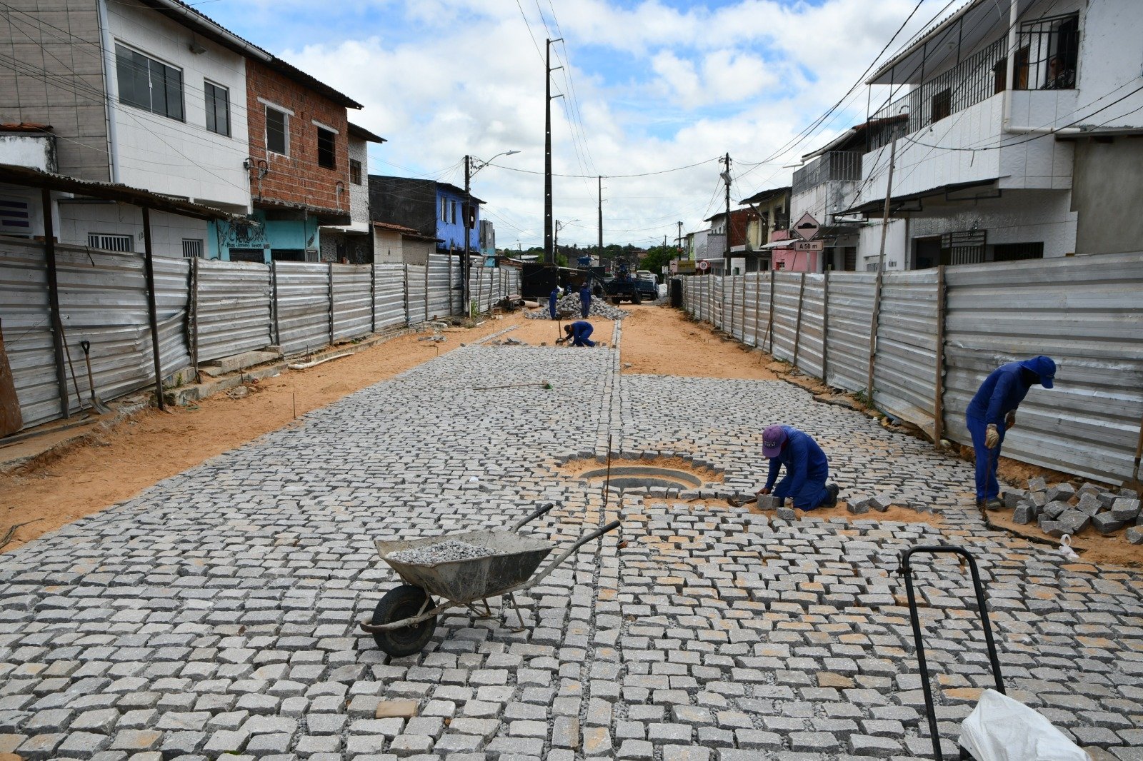 Prefeitura de Natal avança com recomposição do pavimento na Rua José Luís da Silva