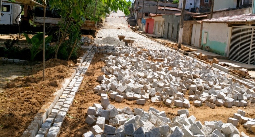 Obras de drenagem e pavimentação transformam a Rua Pantanal, em Neópolis