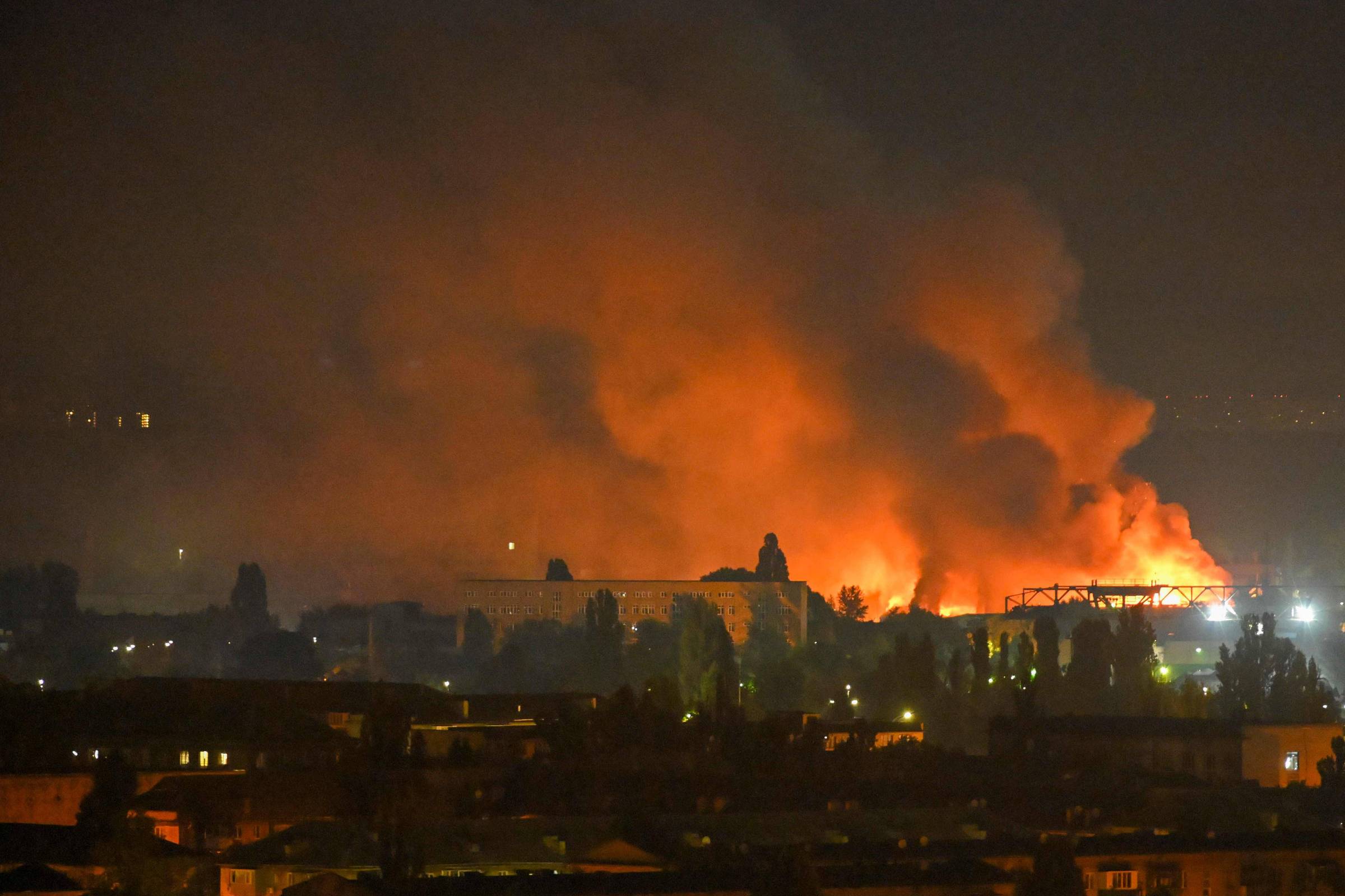 Ataque massivo da Rússia atinge centros logísticos e civis em Kiev