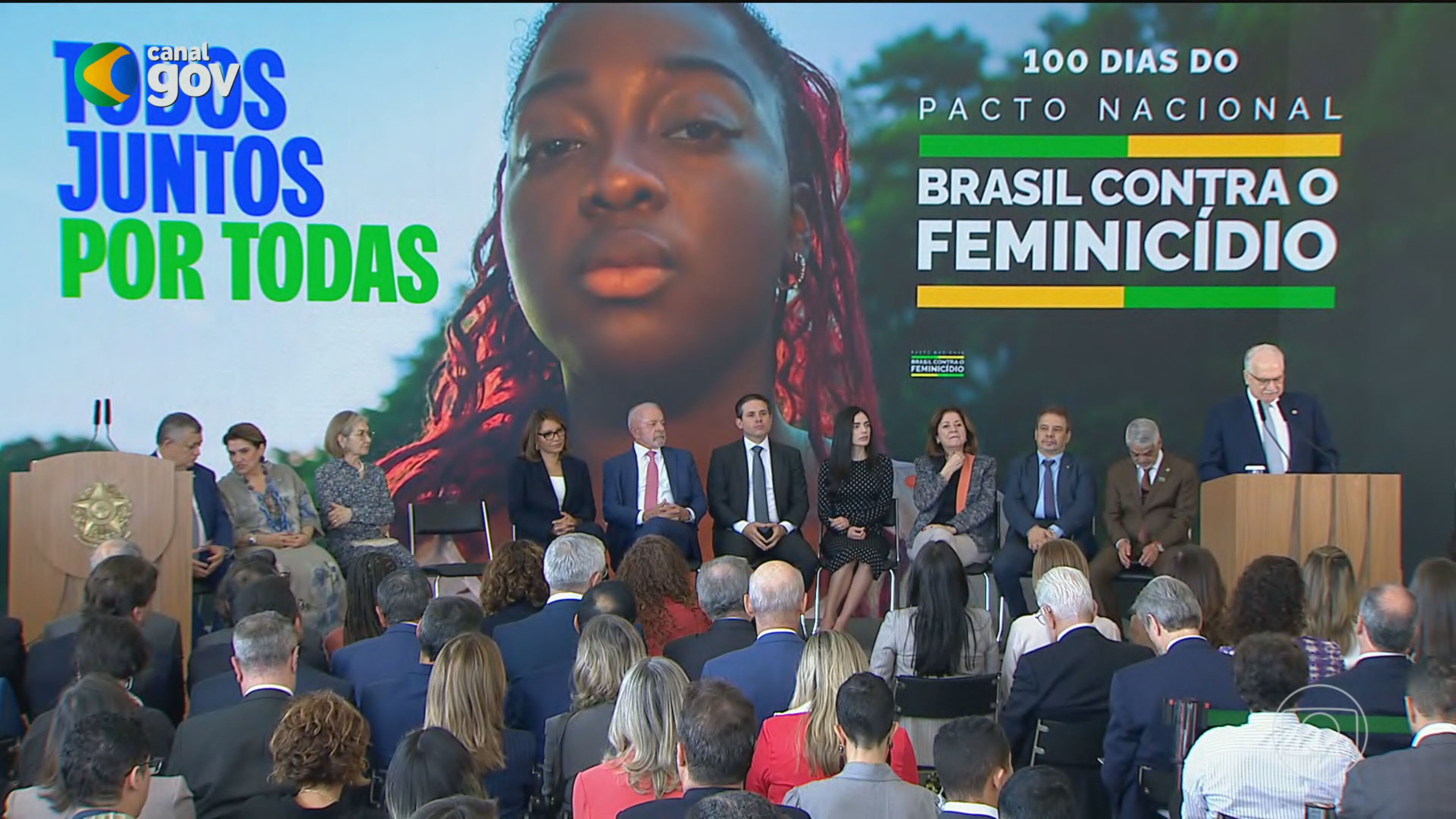 Novas regras para plataformas digitais no Brasil buscam proteger mulheres e coibir crimes online