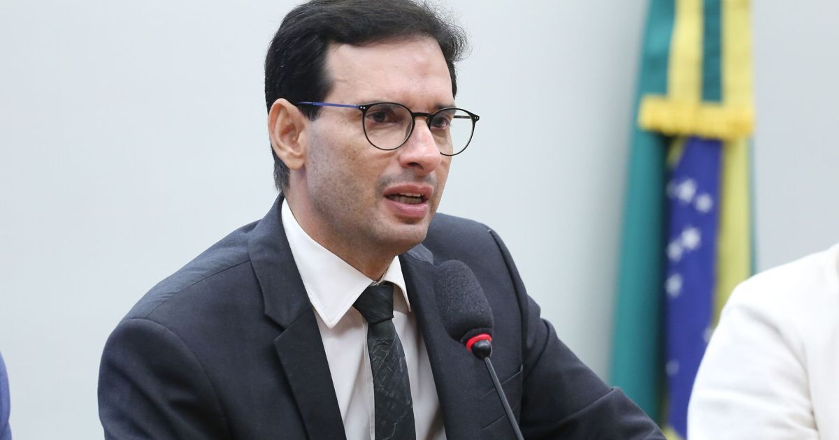Relator da PEC propõe isenção de regras de jornada para salários acima de R$ 21,1 mil