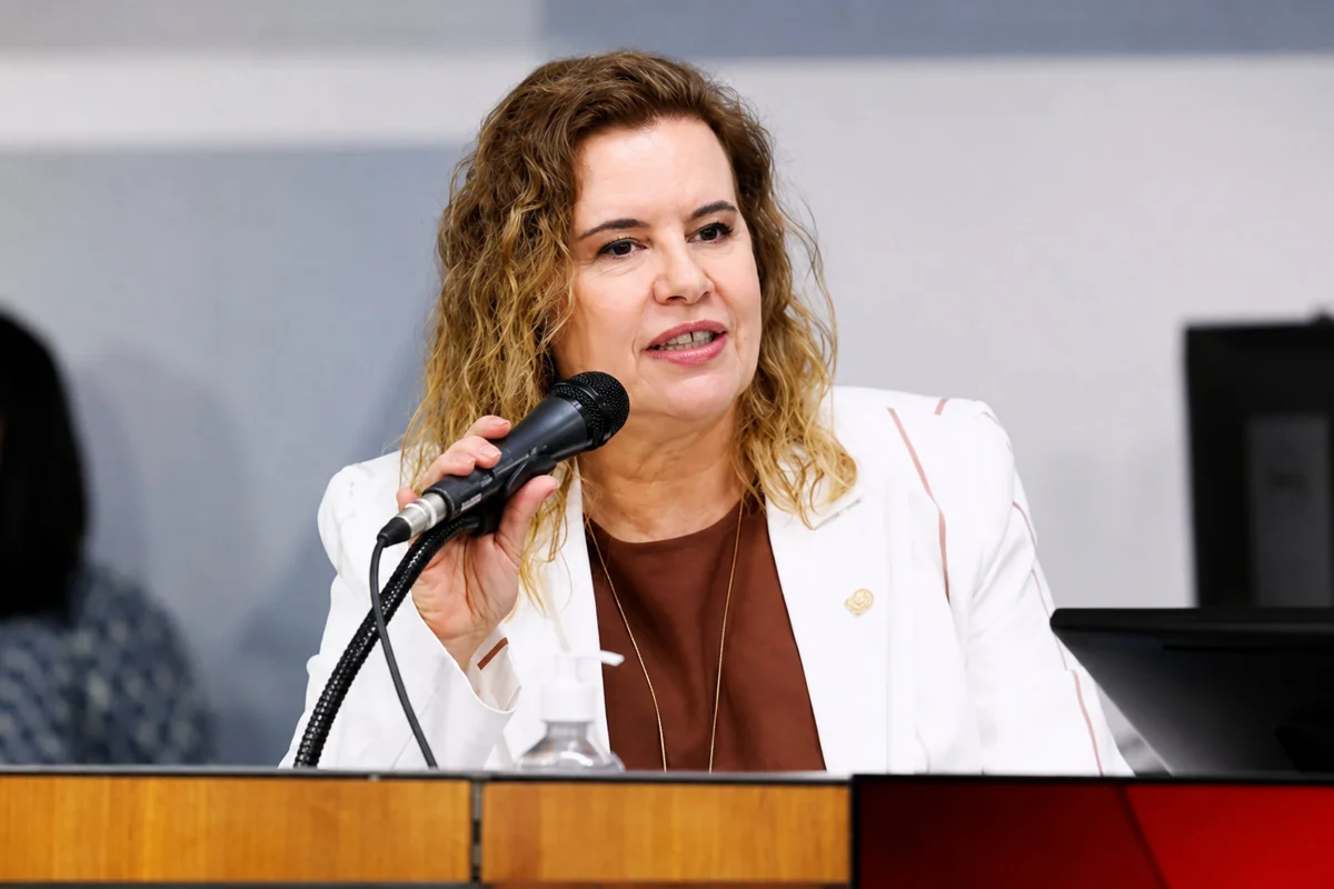 Sandra Goulart sinaliza disposição para candidatura do PT em MG sob aval de Lula