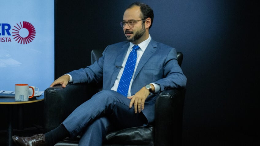 Paulo Pereira alerta para riscos à democracia caso a direita vença a eleição