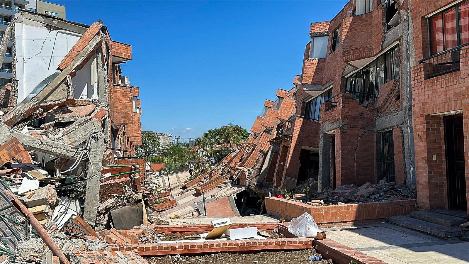 Terremoto de magnitude 7,4 deixa mais de 100 mortos na Colômbia