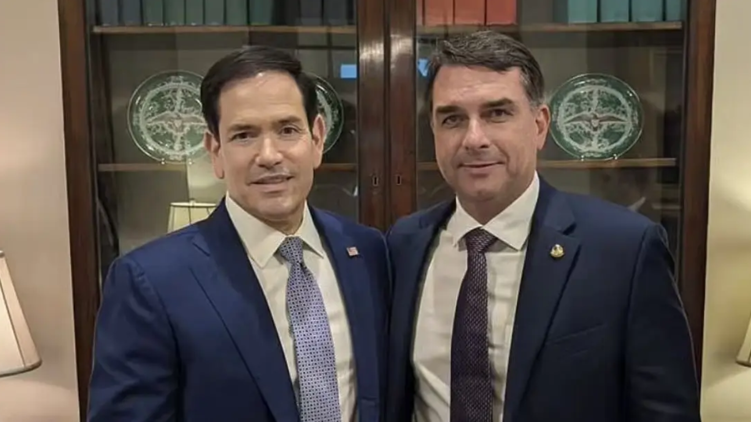 Secretário dos EUA responde a Flávio e acusa Brasil de restringir comércio americano