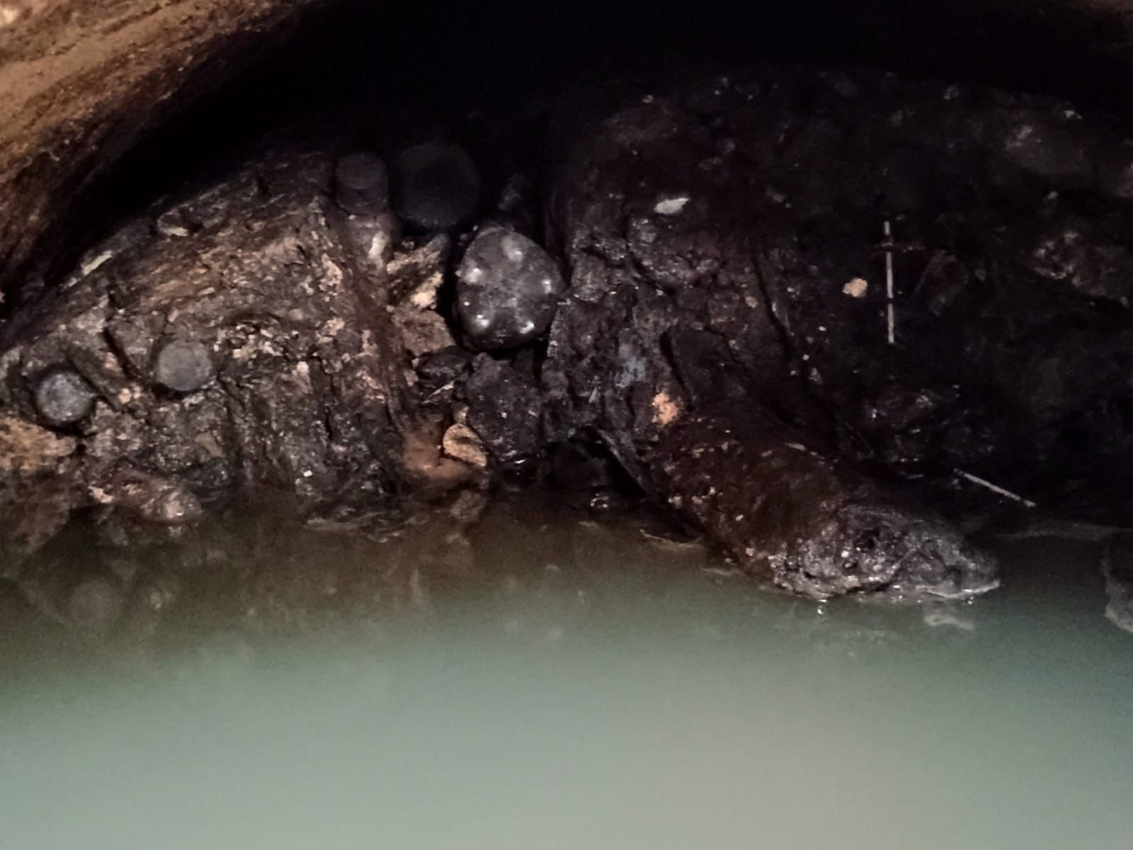 Seinfra desobstrui drenagem crucial e combate alagamentos nas Rocas