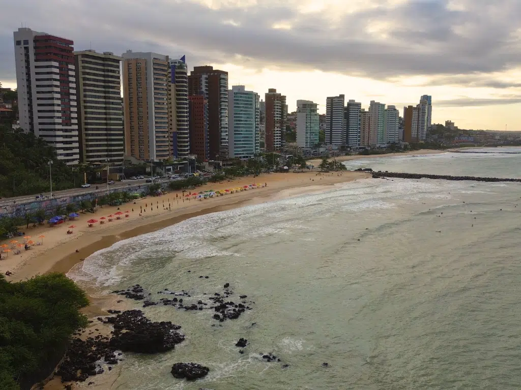 Seis pontos seguem impróprios para banho na Grande Natal, aponta boletim do Idema