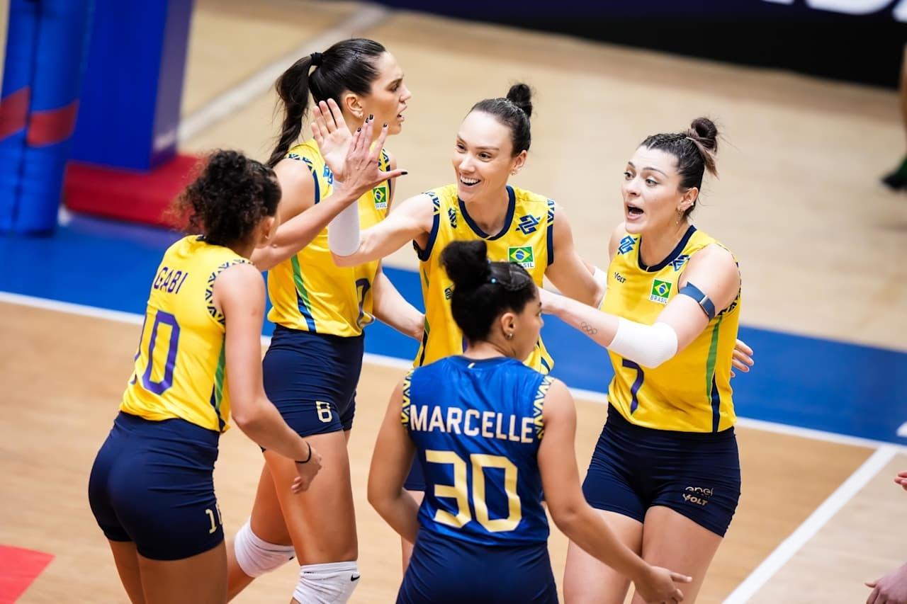 Seleção feminina de vôlei vence França e mantém invencibilidade na Liga das Nações