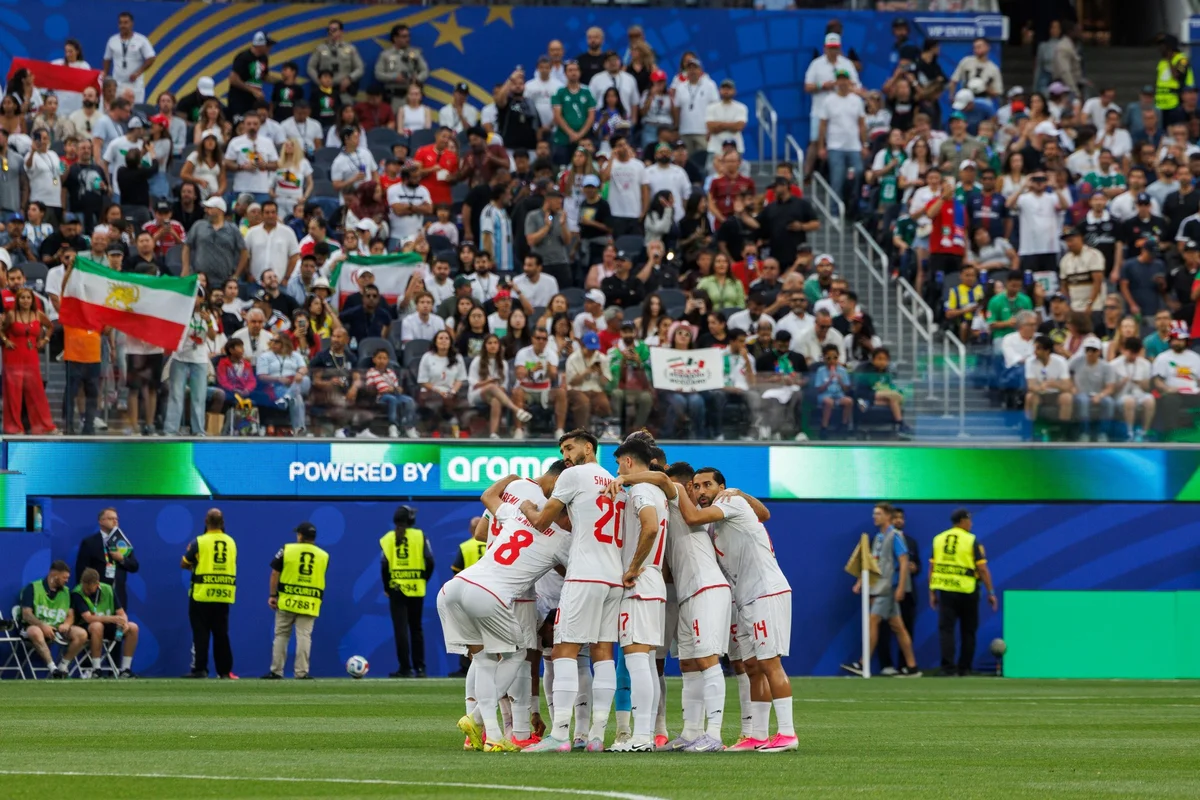 Seleção do Irã deixa carta pedindo paz e agradecimento após jogo da Copa nos Estados Unidos