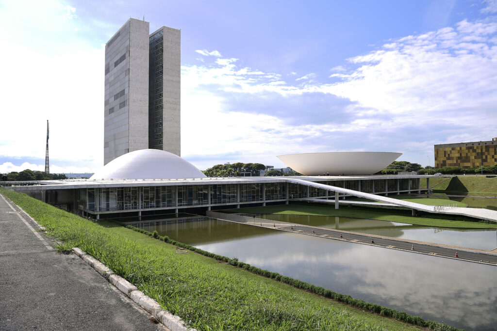 Senado define próximos passos da PEC da 6x1