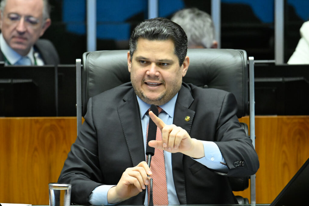 Senado avança na votação da PEC contra jornada 6x1 antes das eleições