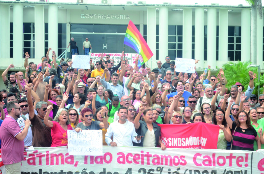 Governo do RN adia reajuste e servidores da saúde paralisam