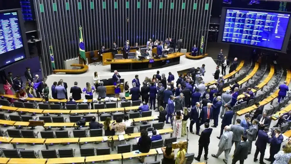 Centrais sindicais defendem transição para fim da escala 6x1 e evitam retorno da PEC à Câmara
