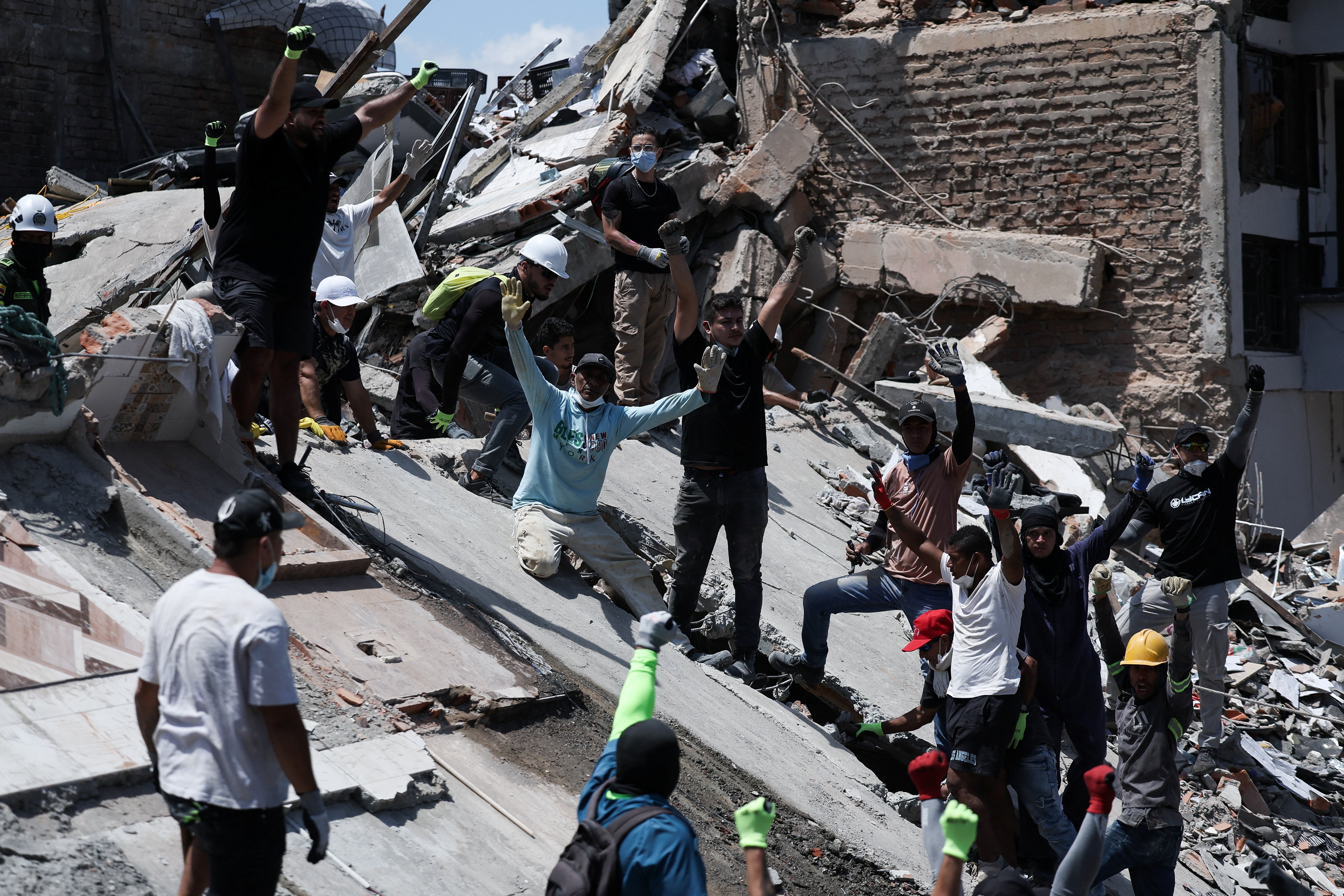 Sobrevivente relata pânico e destruição após terremoto na Colômbia