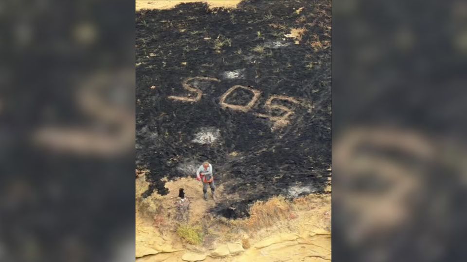 Homem é resgatado em ilha da Califórnia após usar "SOS" em solo queimado