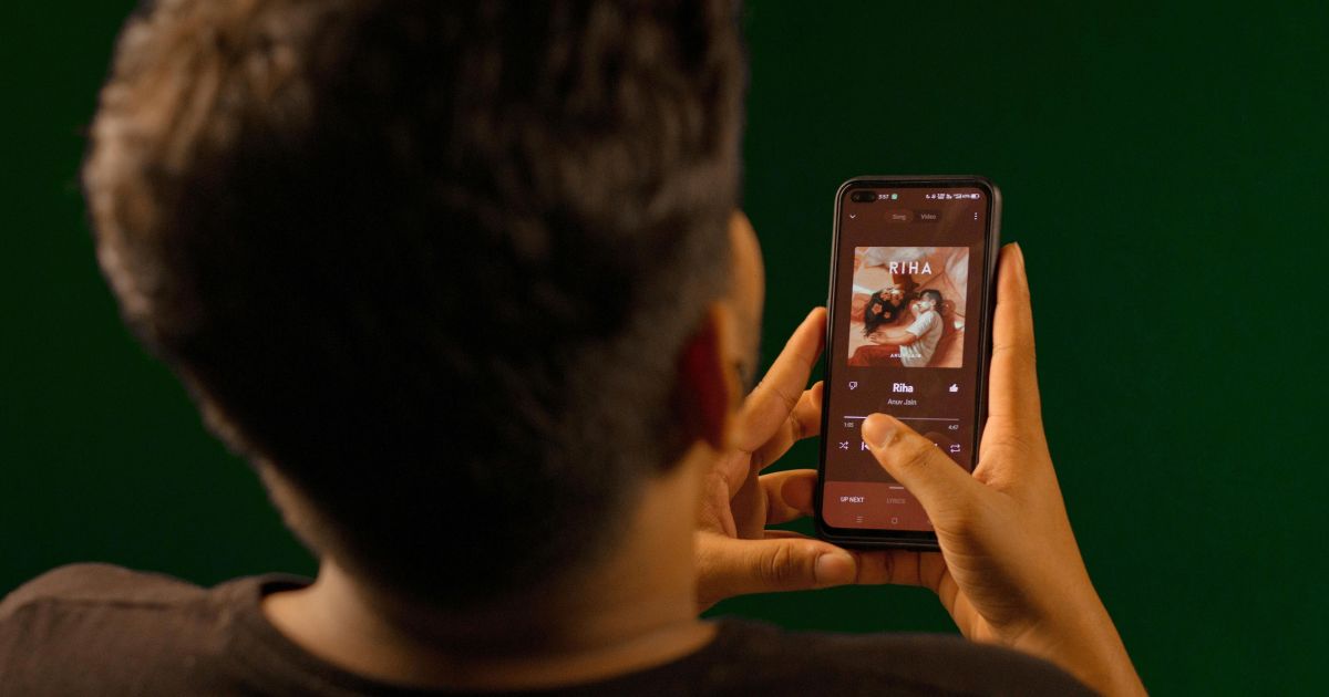 Spotify lança DJ com voz humana em português no Brasil