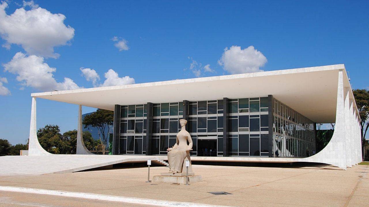 STF cobra explicações de sete Tribunais de Justiça por pagamentos acima do teto