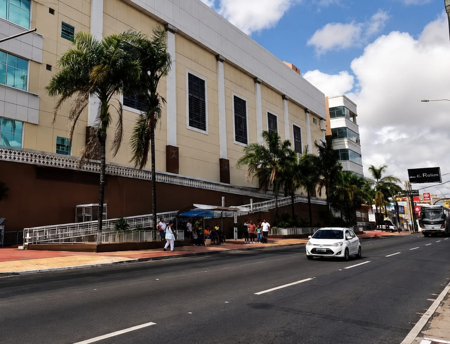 STTU altera temporariamente parada de ônibus na Igreja Universal