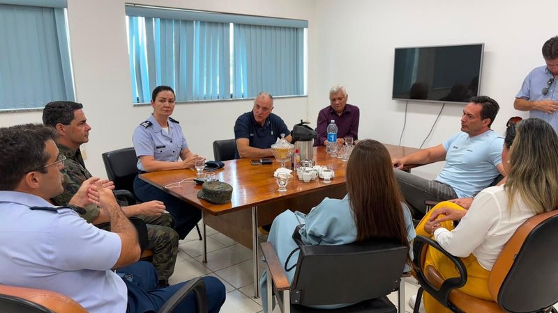 Styvenson e Coronel Hélio acompanham revitalização de hangar histórico na Base Aérea de Natal