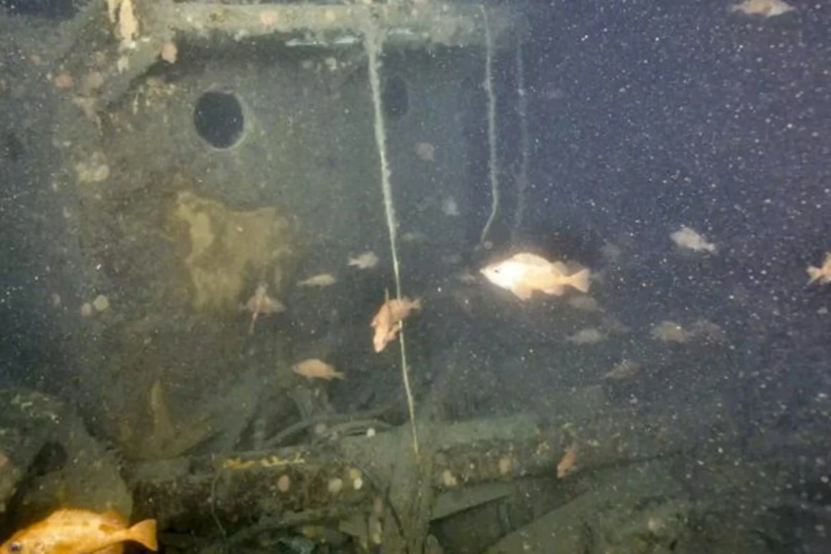 Submersível Alvin fotografa o naufrágio do navio Quest no Atlântico Norte