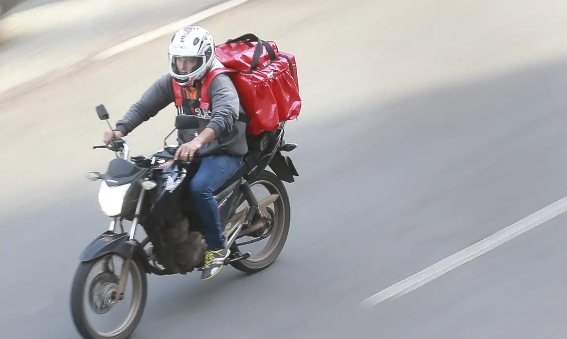 Supremo Tribunal Federal retoma julgamento sobre "uberização" de motoristas de aplicativo