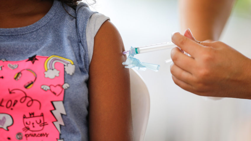 SUS retoma duas doses de reforço da vacina contra a pólio para crianças de 4 anos