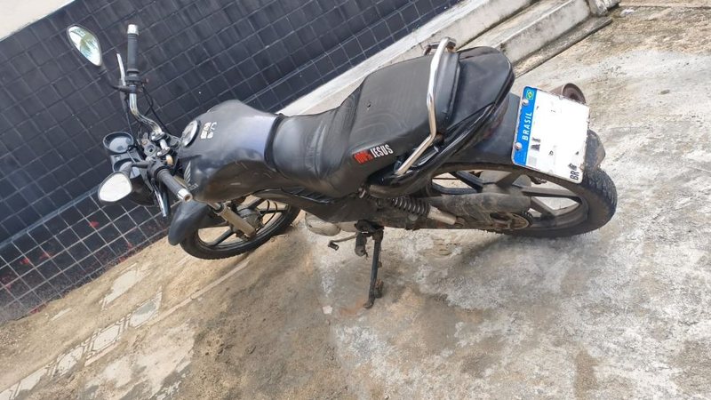 Polícia prende quatro suspeitos e recupera moto roubada em operação no RN