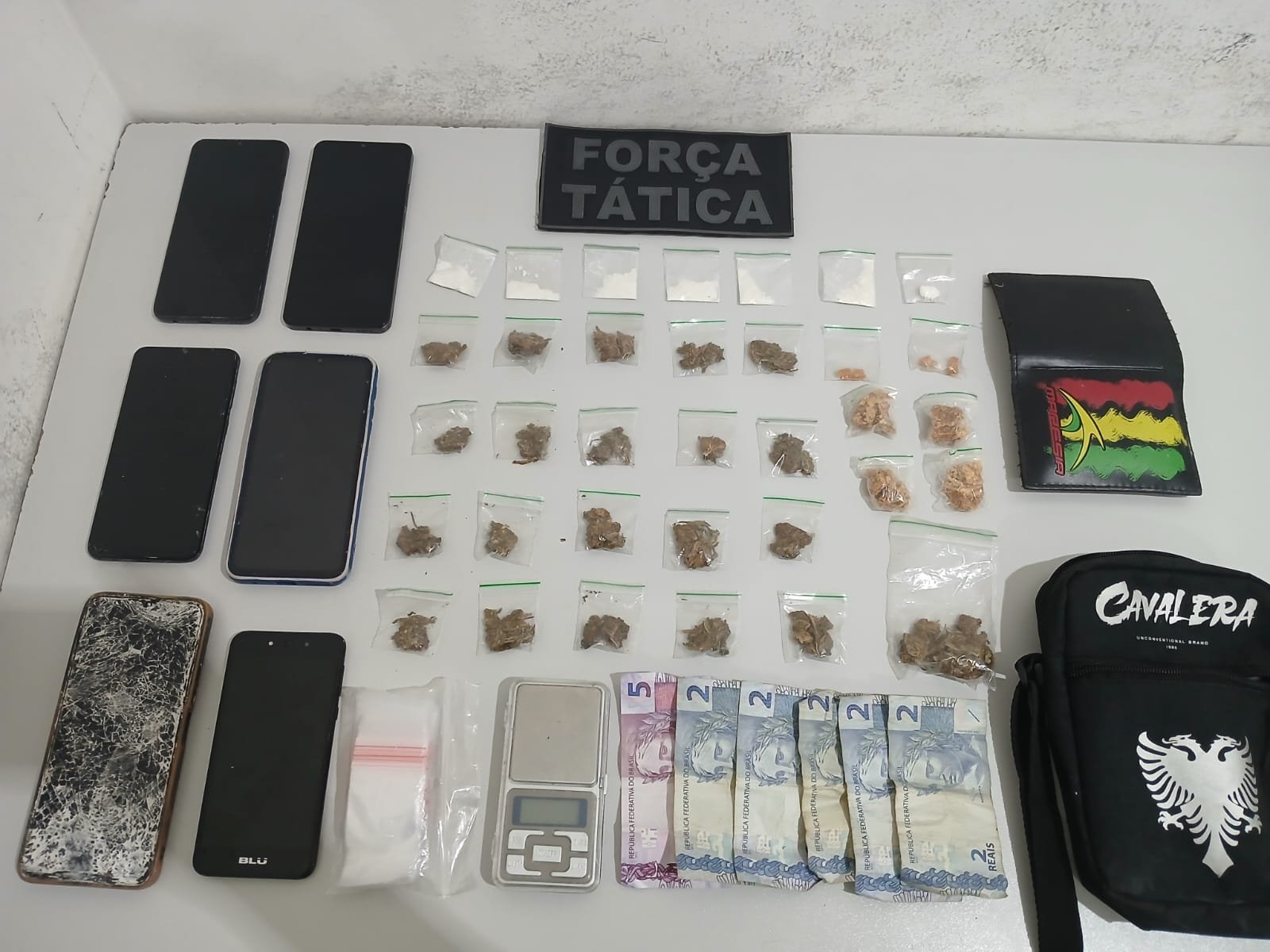Homem é preso por tráfico de drogas na Zona Norte de Natal após perseguição de moto