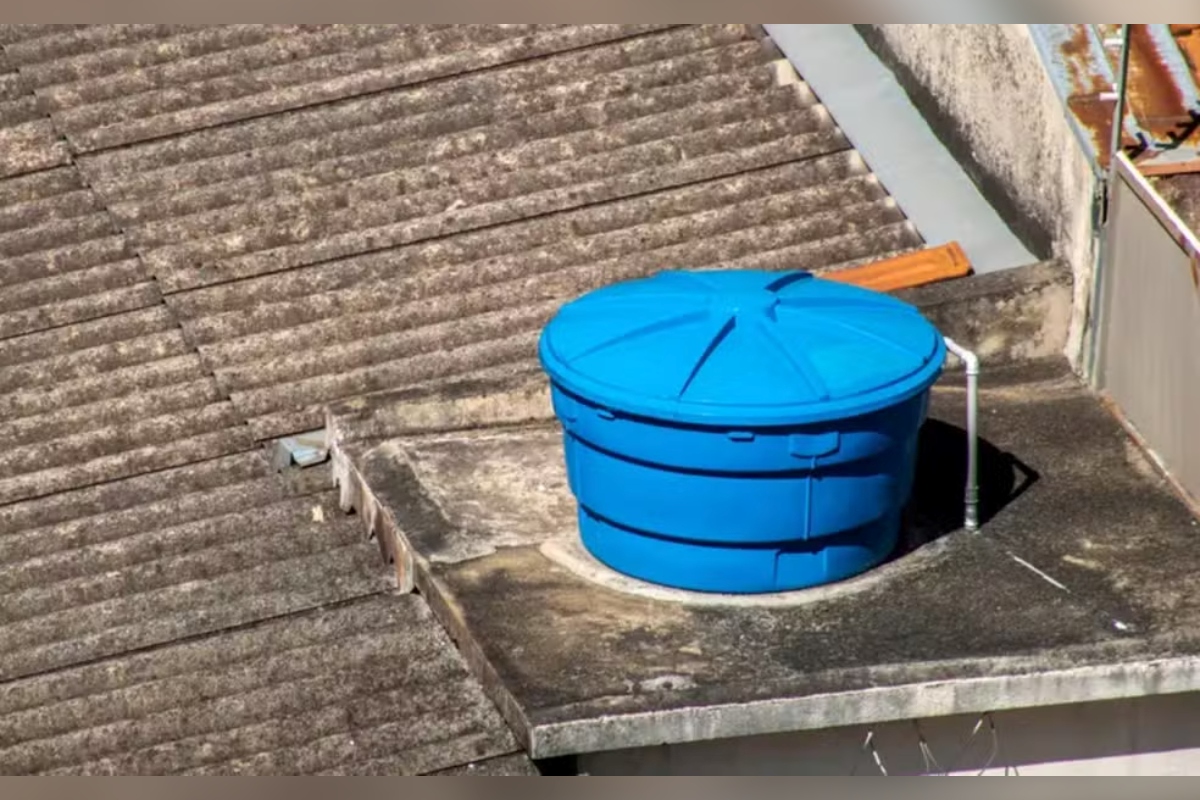 Homem que descumpriu medida protetiva é encontrado escondido em caixa-d'água em Araci