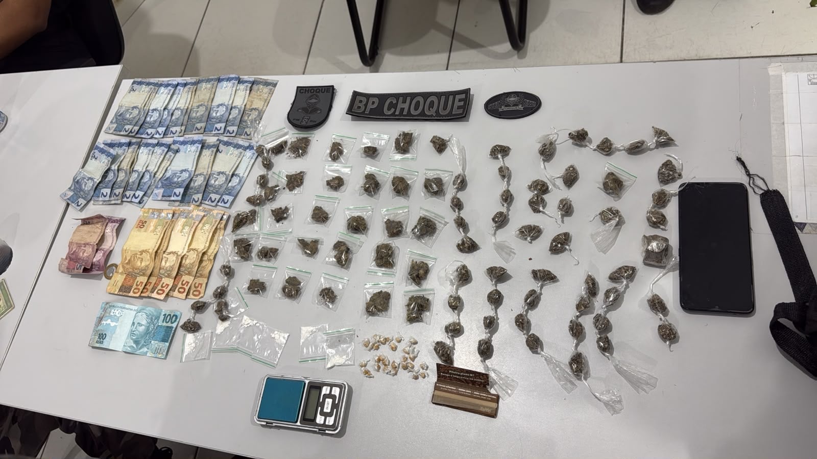 Suspeito foge ao ver BPChoque e abandona mochila com drogas e dinheiro em Pium