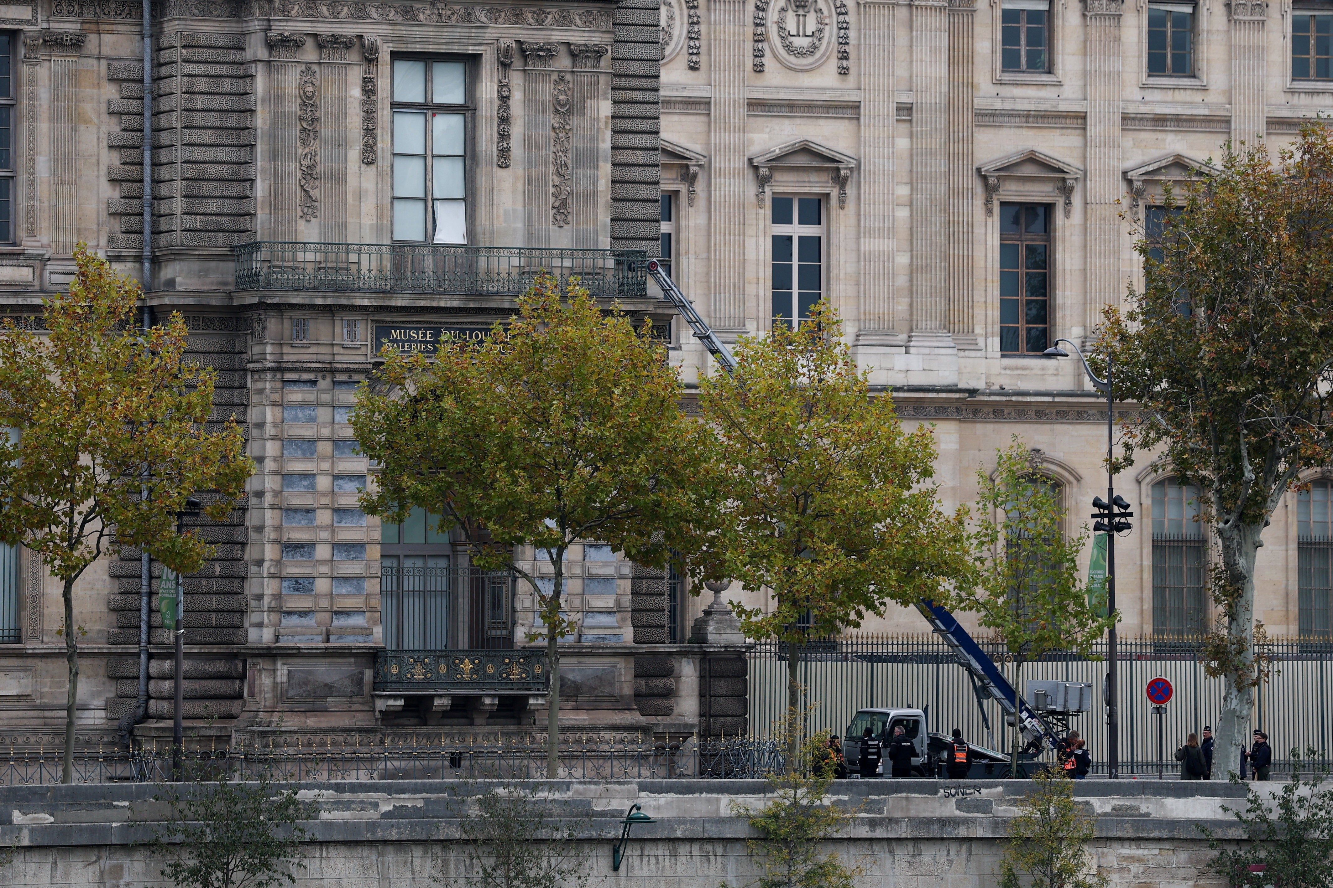 Suspeitos revelam detalhes sobre o roubo de joias no Museu do Louvre