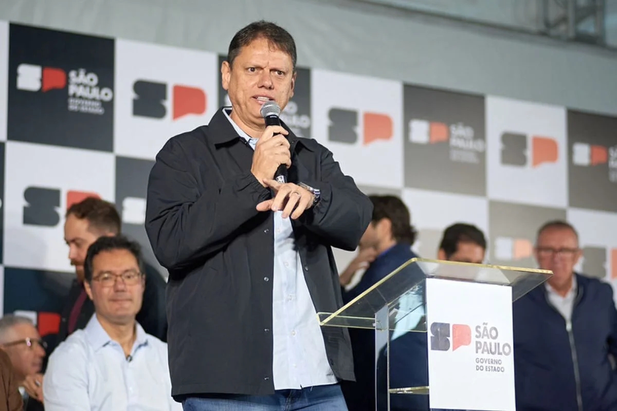 Tarcísio oficializa candidatura em São Paulo sob tensão de cálculos nacionais