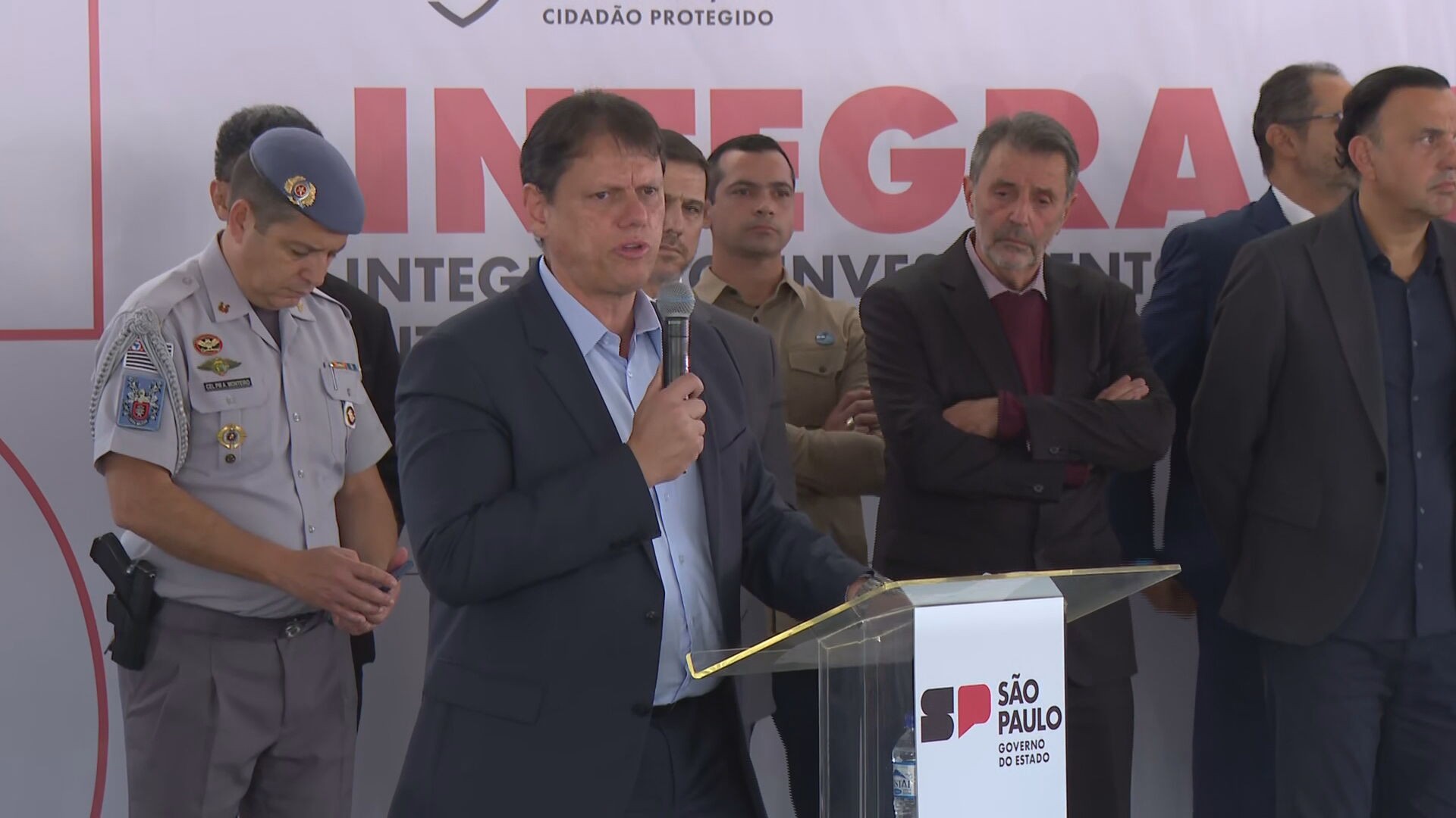Tarcísio de Freitas pede desculpas por roubos de celular em SP e promete combater receptação