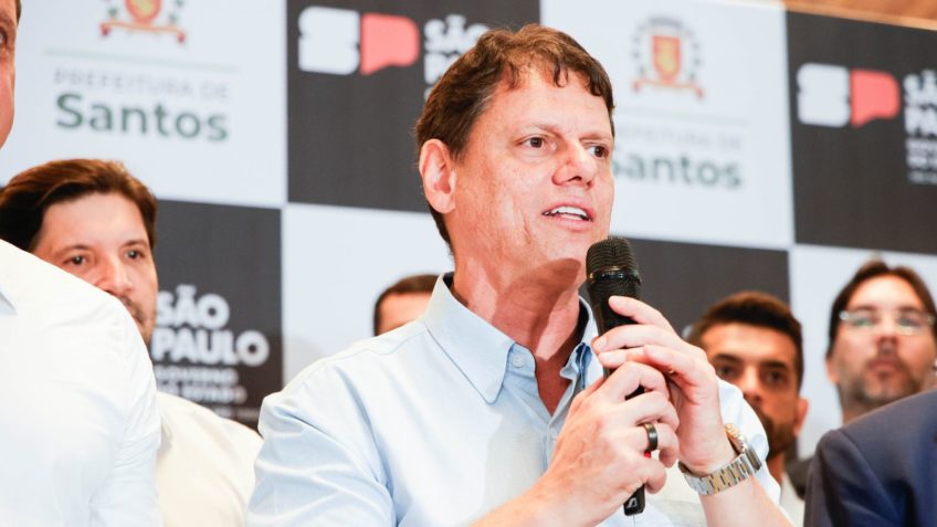 Tarcísio exige investigação "doa a quem doer" sobre Banco Master após operação contra Ciro Nogueira