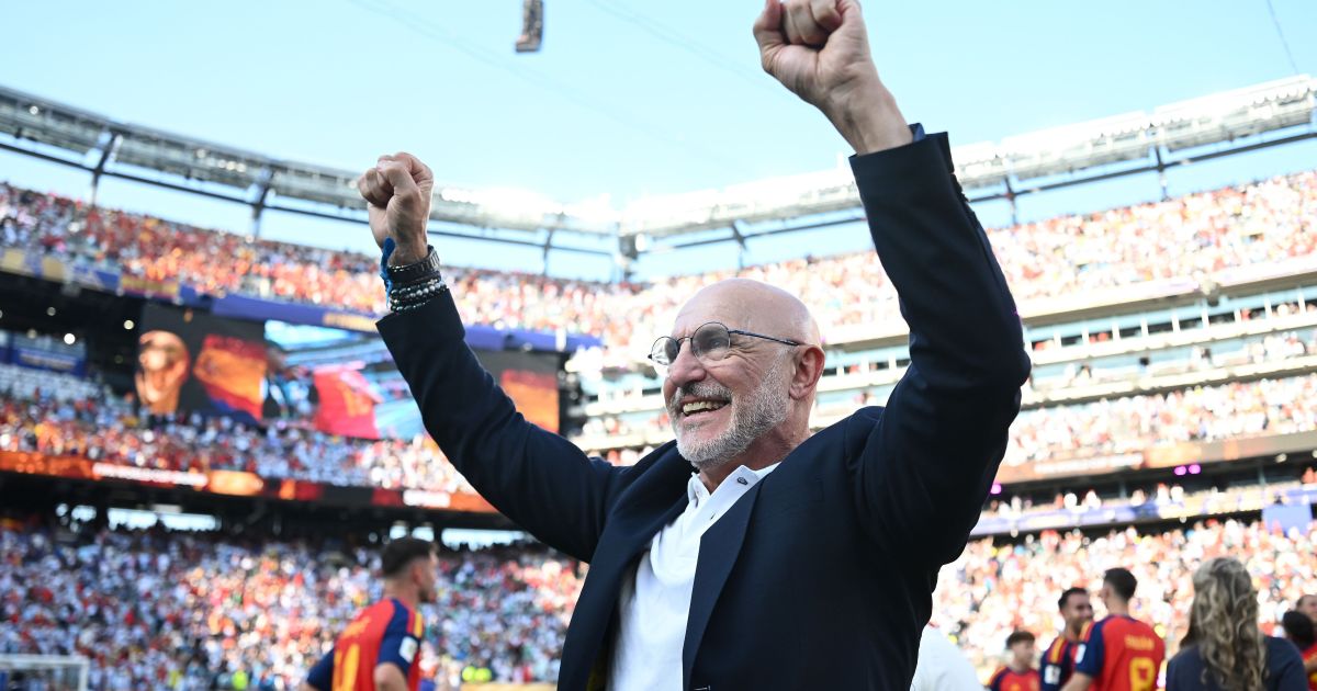 Técnico Luis de la Fuente celebra a Espanha após conquista da Copa do Mundo