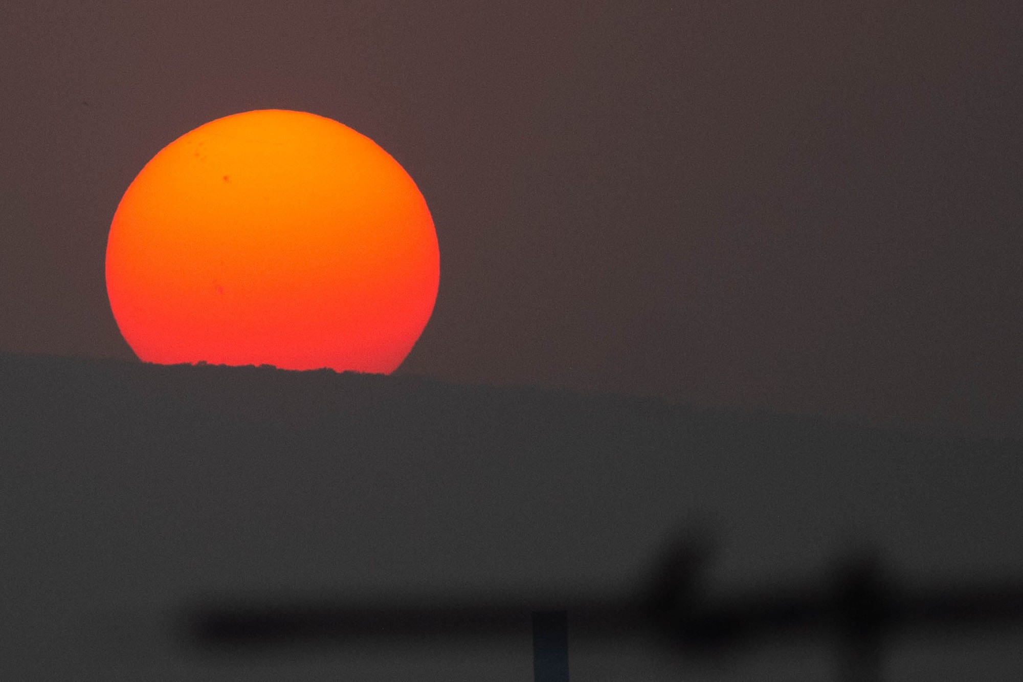 Temporais atingem o Sul enquanto calor extremo domina o Centro-Oeste