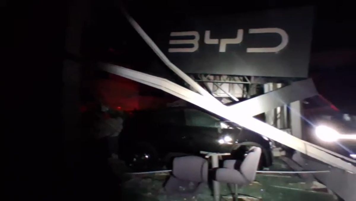 Temporal no RS destrói estrutura e atinge veículos na BYD
