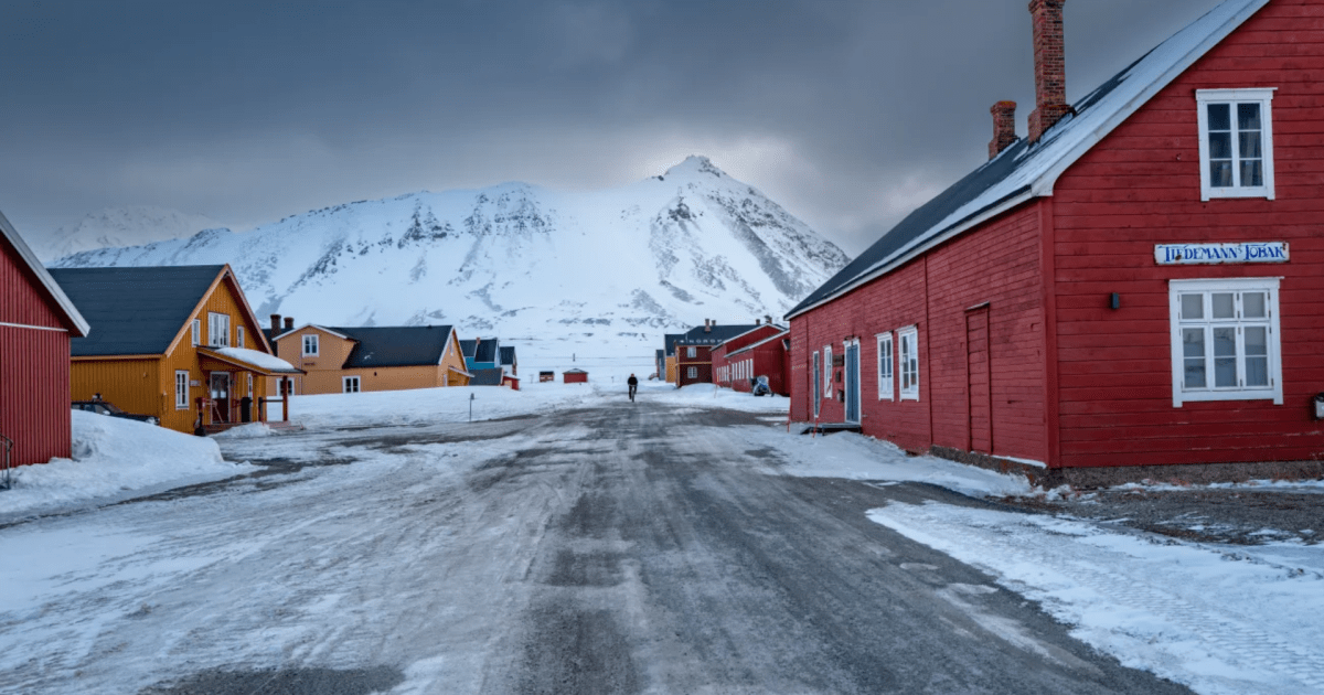Noruega reforça soberania em Svalbard com remoção de símbolos estrangeiros