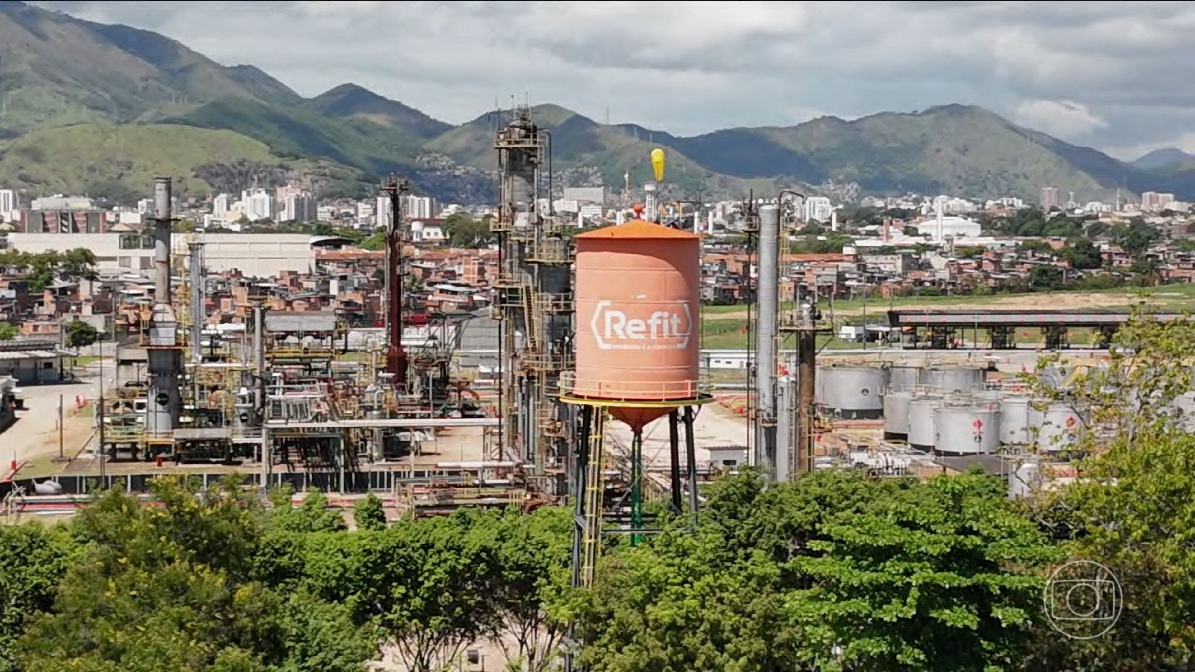 Justiça Federal ordena leilão de terreno da Refit para quitar dívidas com a União