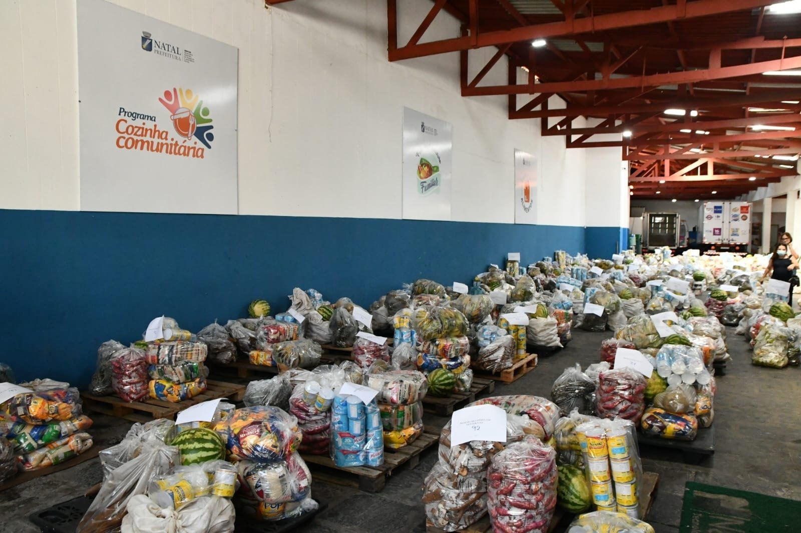 Torcedores de ABC e América trocam alimentos por ingressos na Série D do Campeonato Brasileiro