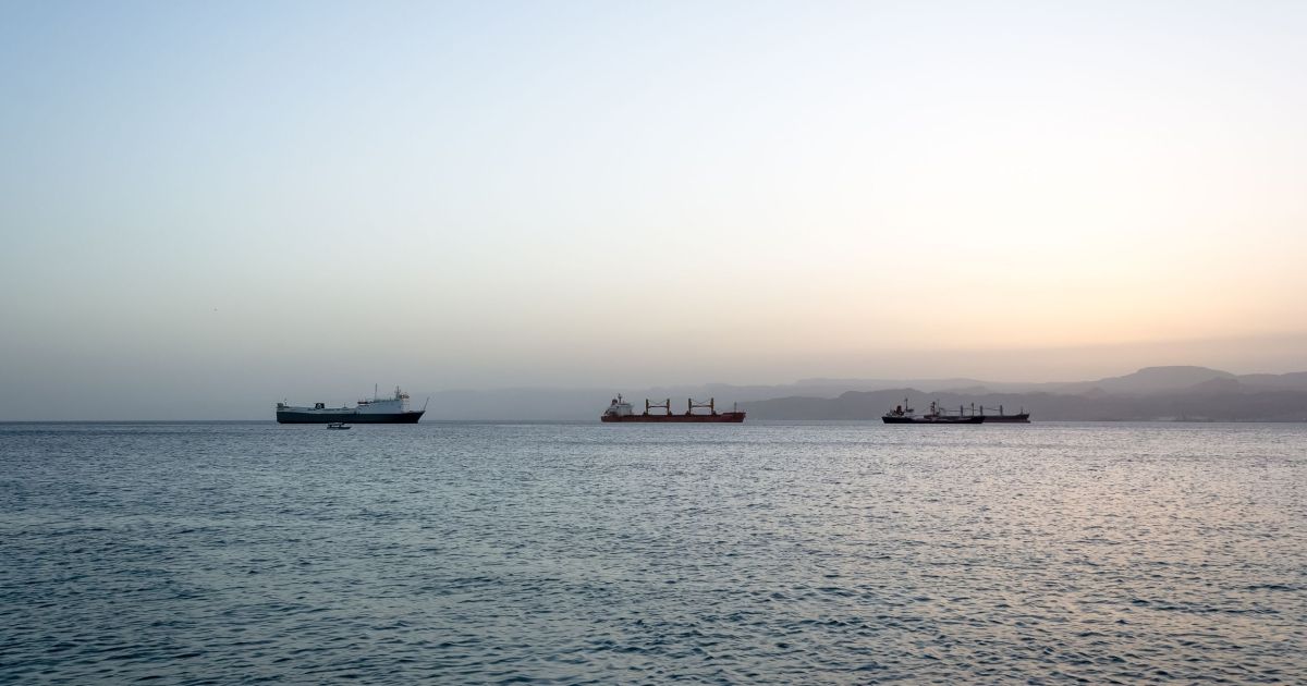 Ataques dos Houthis reduzem fluxo de embarcações no Mar Vermelho