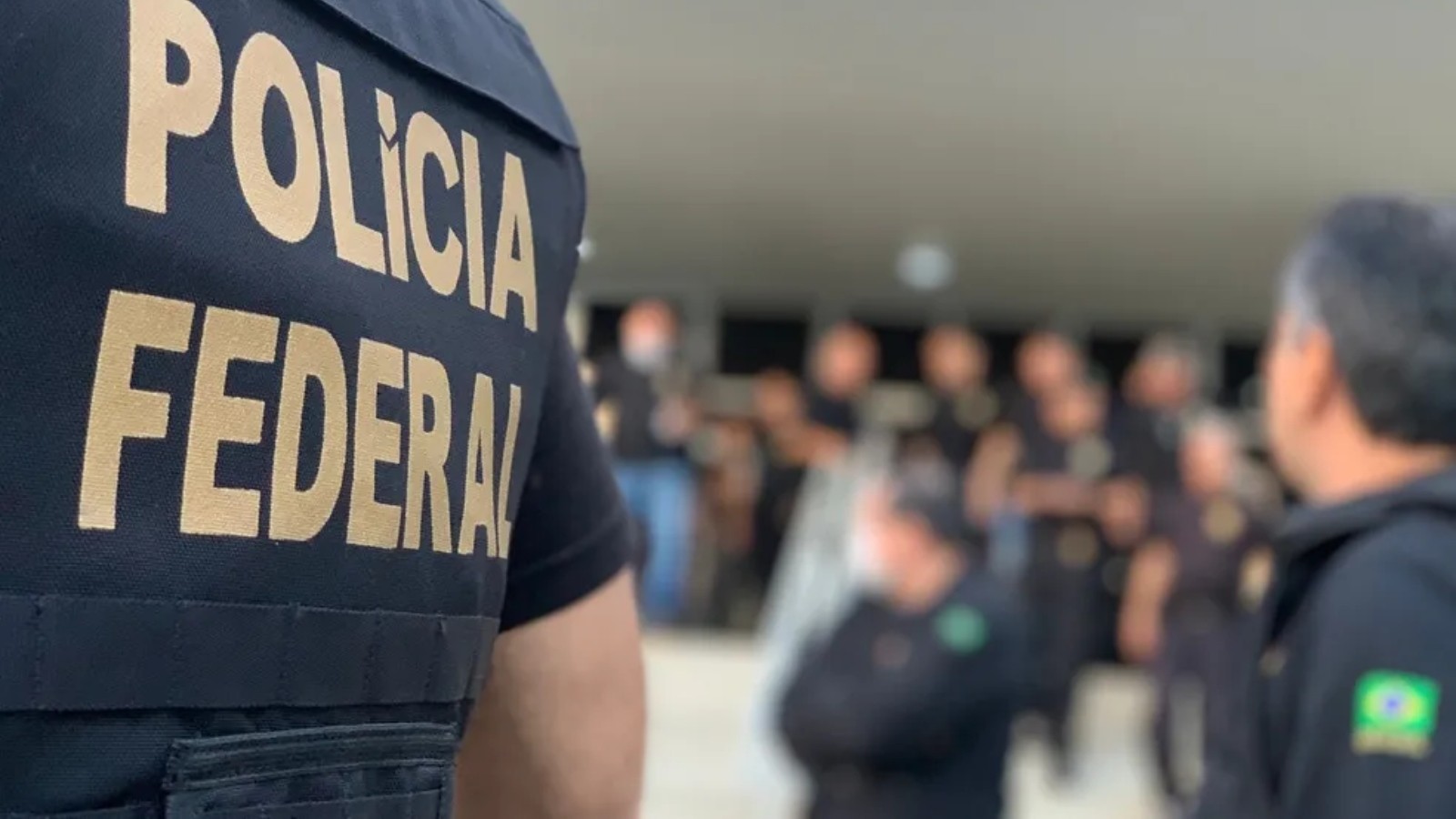 Polícia Federal desarticula tráfico internacional de cocaína em carga de mamão com mandados em Pernambuco e Paraíba