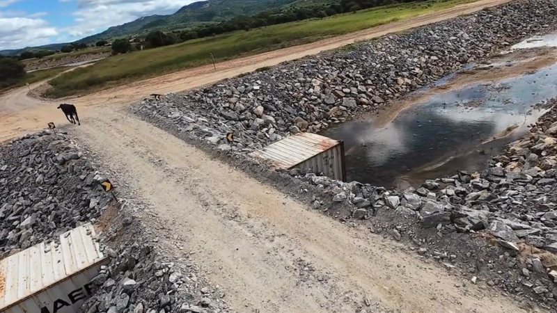 Presidente Lula inaugura túnel do Ramal do Apodi em meio a improvisos com contêiner