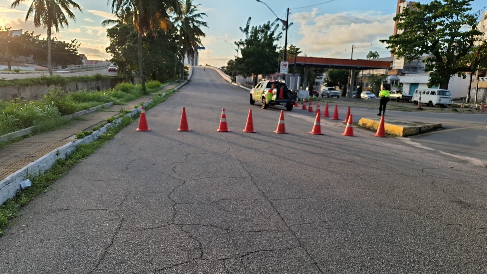 Avenida do Contorno tem trecho interditado para reparos no pavimento